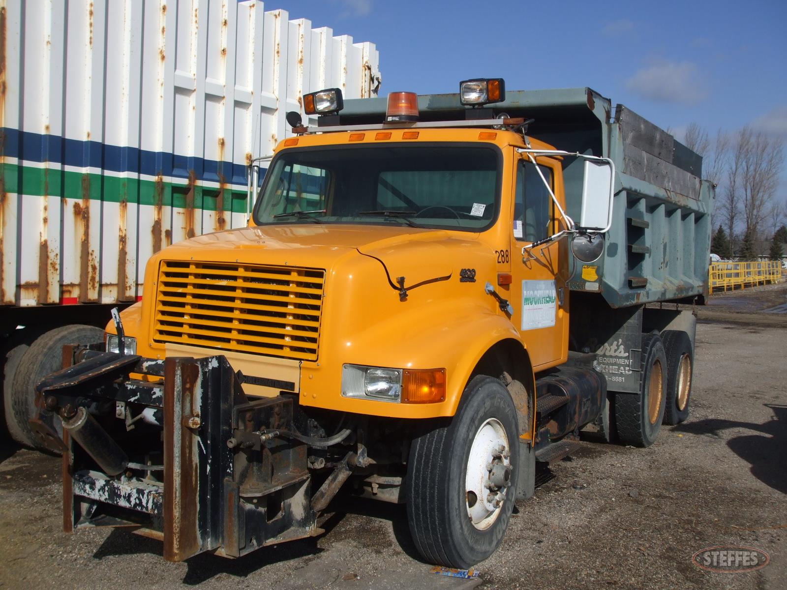 2000 IHC 4900_1.JPG